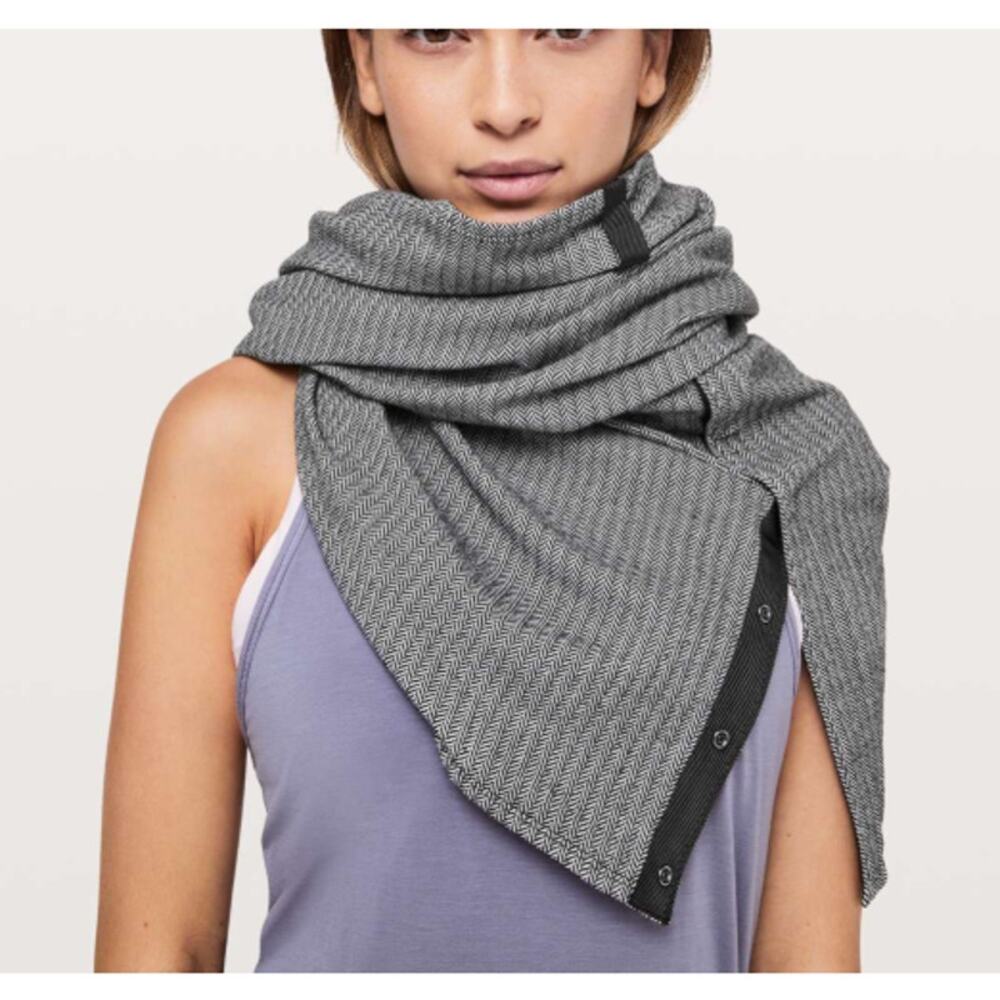 NEW LULULEMON Women's Heathered Herringbone Black White Vinyasa Scarf Infinity